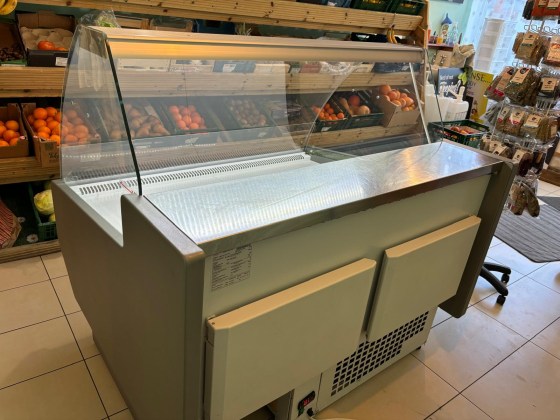 Display Fridge Pic 02